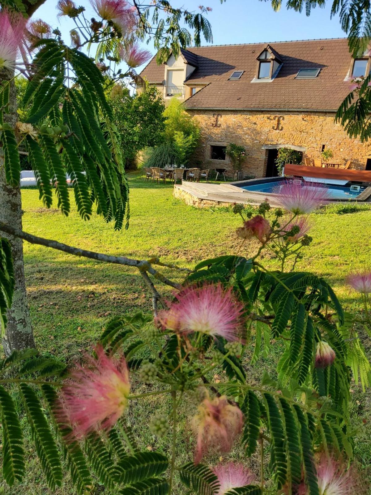 La Parenthese A Etrigny Bed and Breakfast Εξωτερικό φωτογραφία